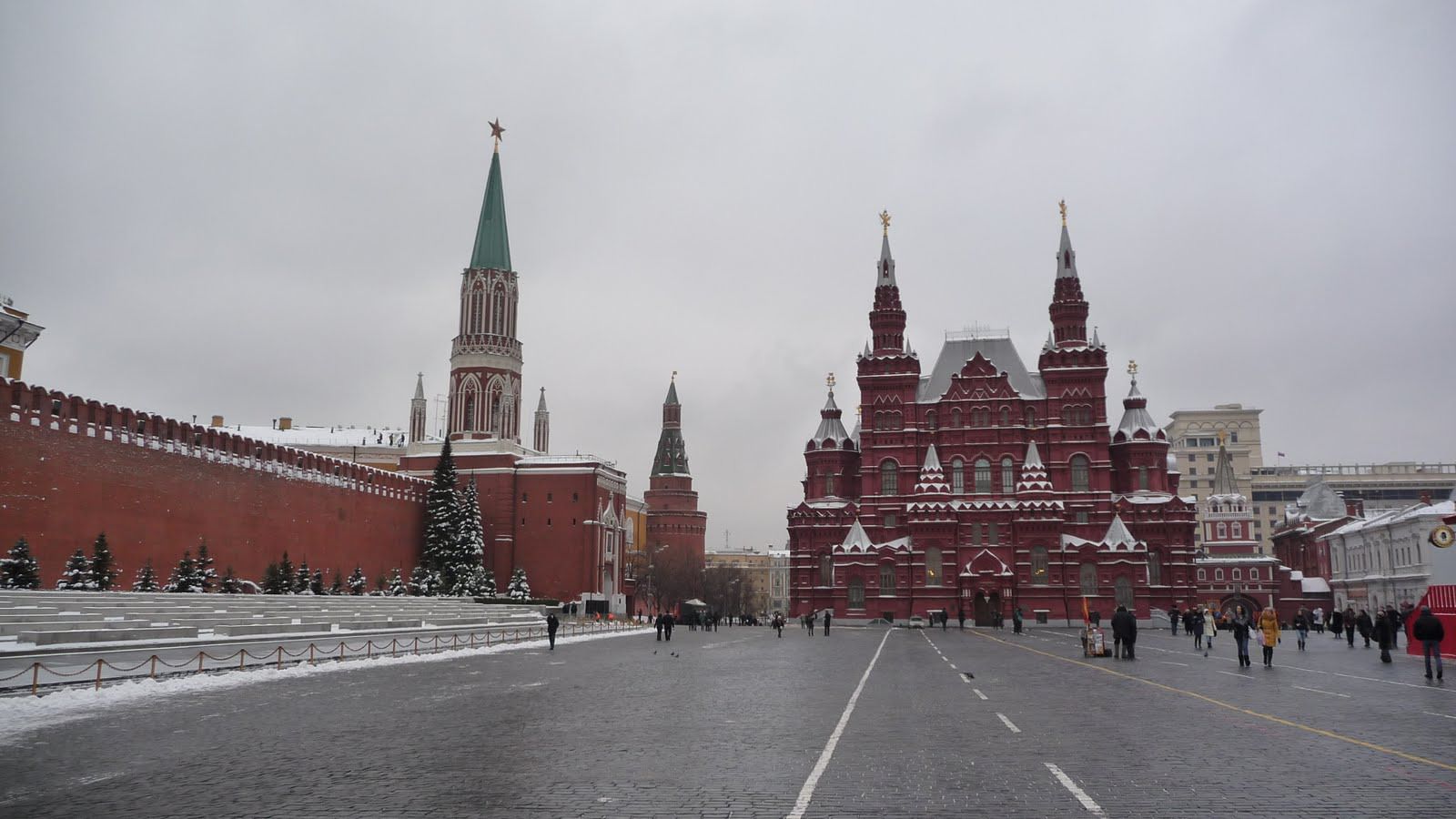 ''Это неприлично'': Москва обурилась новою ''виходкою'' ЄС. Постійний представник РФ при Європейському Союзі Володимир Чижов озвучив гнівну точку зору Кремля, який ображений ігноруванням лідерами ЄС масштабних святкувань, запланованих на 9 травня на честь 70-річчя Перемоги у Москві.