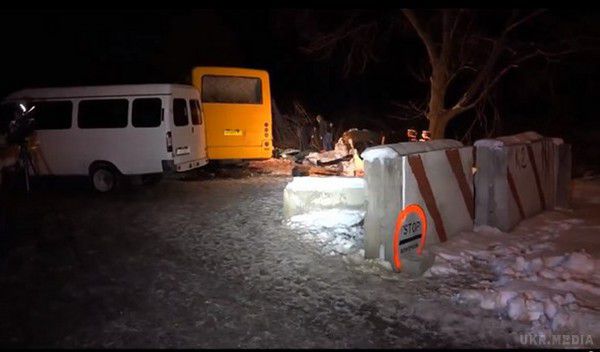 По дорозі з Горлівки в Артемівськ вибухнув пасажирський автобус. Є жертви. Попередньо, п'ятеро загиблих, 22 поранені.