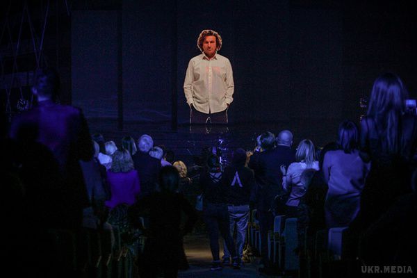  Вручення у Києві  музичної премії YUNA 2015.. Іван Дорн призначив себе переможцем, а Камалія не змогла прочитати слово