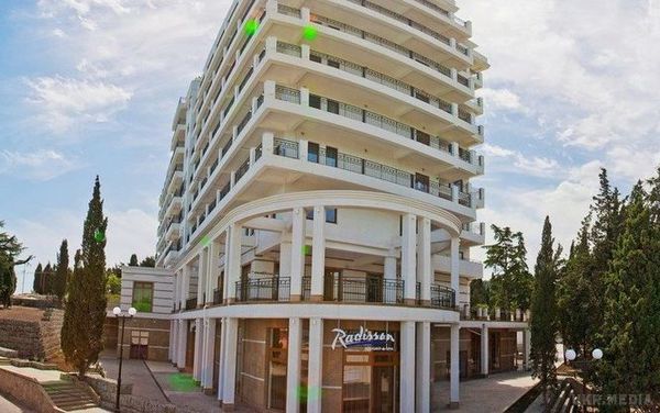 У Алушті закрився готель Radisson. На офіційному сайті Carlson Rezidor Hotel Group інформація про готелі в Криму вже видалена