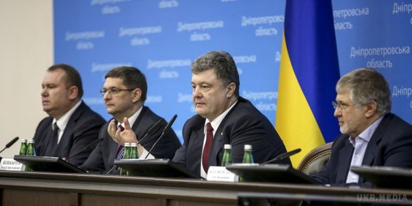 Порошенко пообіцяв "Південмашу" оборонне замовлення. Президент України Петро Порошенко заявив про те, що ДП "Південний машинобудівний завод" отримає оборонне замовлення.