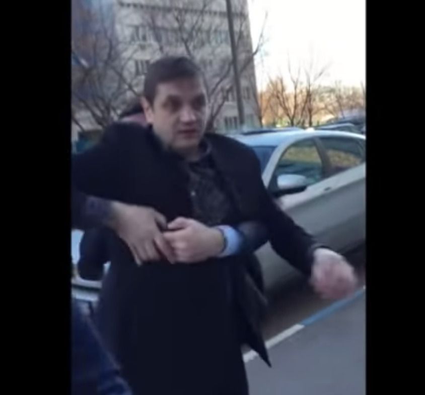 Офіцер Росії в Москві: "Я таких як ти хохлів в Донбасі розстрілював!". Відео. Офіцери ГРУ на підпитку розповіли, що були на Донбасі.