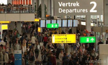 Амстердам знеструмлений, аеропорт міста скасував всі рейси. Рейси на виліт скасовані, а всі літаки, що прибувають направляються в інші аеропорти в регіоні
