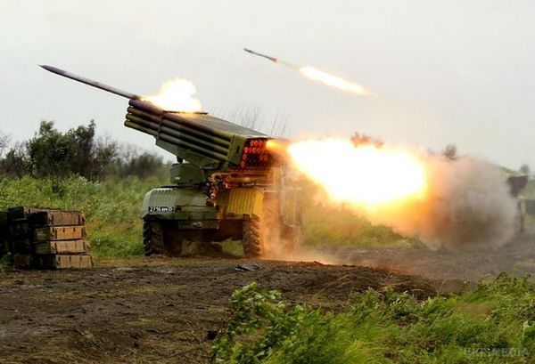 Бойовики завдали удари з "градів" по селищу Новотошківське. Випустили 40 снарядів по блокпосту сил АТО, ще 20 снарядів потрапили в житловий сектор.