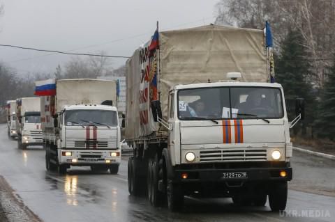 «Гуманітарний конвой» привіз з РФ снаряди для «Градів». 27 березня в Донецьку з автомобілів 22-го російського «гуманітарного конвою» розвантажувалися ящики зеленого кольору.