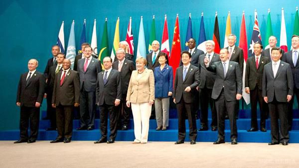 Організатори саміту G20 випадково розкрили особисті дані світових лідерів. Австралійська служба імміграції та охорони кордонів помилково розкрила особисті дані світових лідерів, які приїздили на саміт "великої двадцятки" у Брісбен, і не вважала за потрібне поінформувати їх про це. 