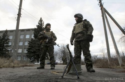 Ситуація в Пісках залишається напруженою. Українські добровольці на передніх позиціях оборони проводять профілактику своїх периметрів.