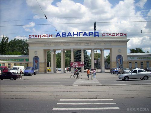 У Луганську ДТП: на «зебрі» збила дівчину. 30 березня в центрі Луганська сталася аварія: водій автомобіля збив дівчину на пішохідному переході. 