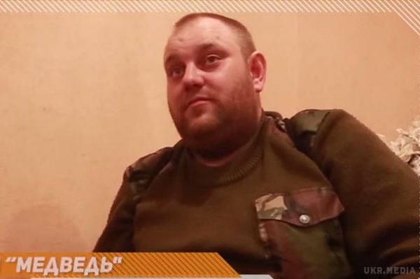 «Ведмідь» з «ЛНР» розповів, як сепаратисти тікали з Луганська (відео). Зі слів Григорія, ті, хто більше всіх підтримував «російську весну» і «референдум», - почали виїжджати з міста після першого пострілу. 