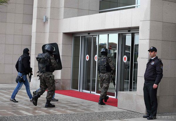 У Стамбулі звільнений прокурор, якого тримали в заручниках. Під час операції було вбито двох бойовиків.