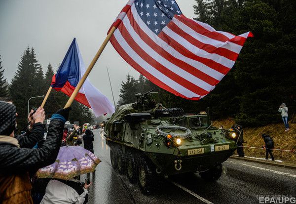 Американські військові завершили марш країнами НАТО (фото). Після навчань в Естонії підрозділи армії США на бойовій техніці здійснили марш через шість країн НАТО та повернулися до своєї базі в Німеччині.