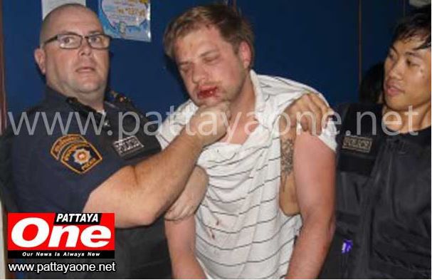 У Таїланді п'яний росіянин покусав поліцейського за ногу. У Таїланді в курортному місті Паттайя росіянин вкусив за ногу поліцейського. 