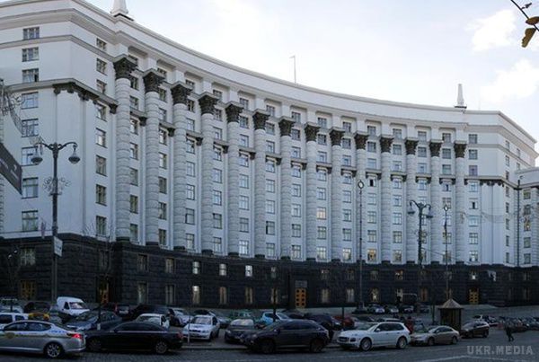 3 квітня співробітники МВС затримали мітингувальника, який підпалив шини біля Кабміну. З ним було ще двоє активістів, але їх поки не знайшли. 