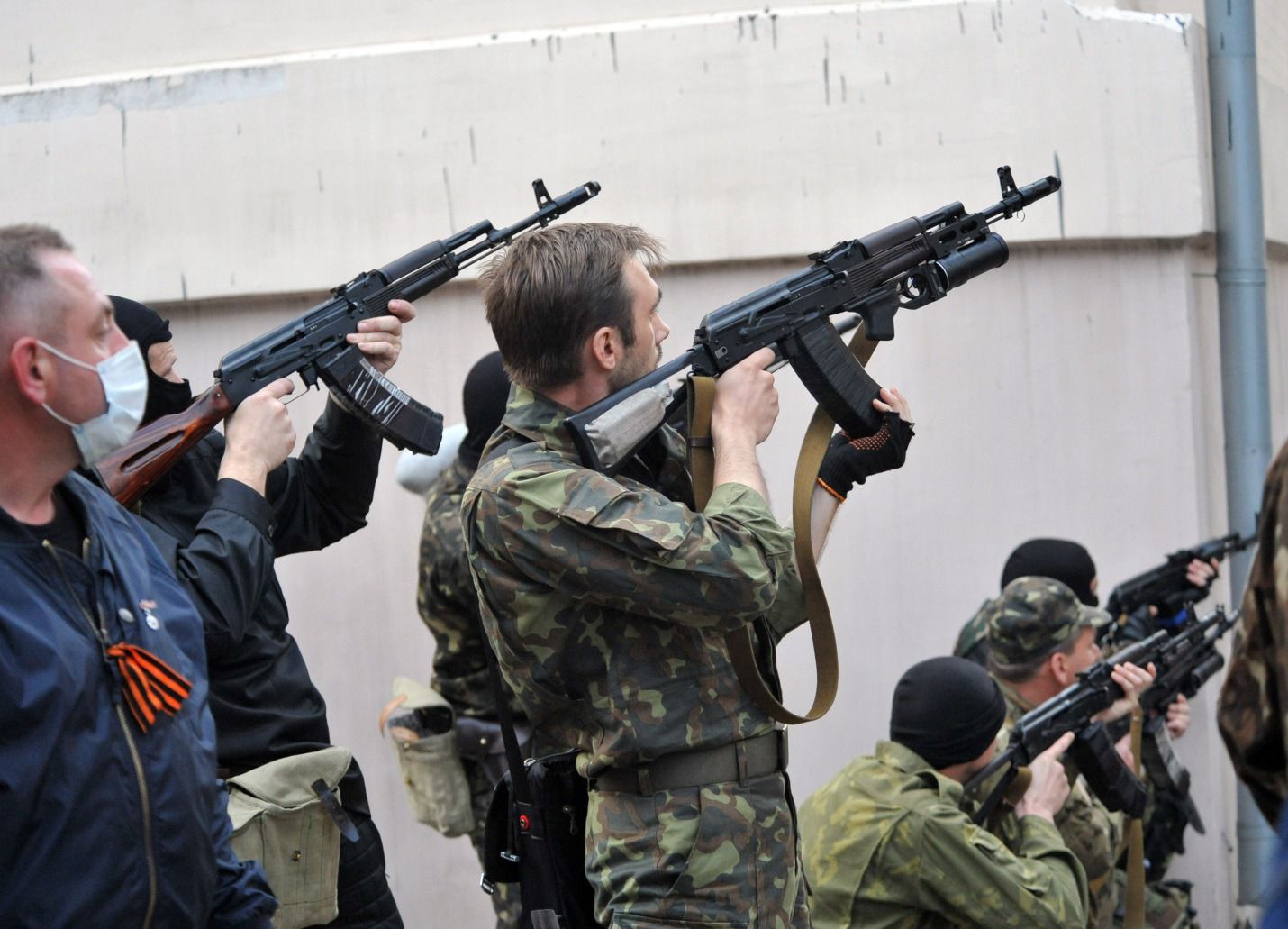 У Донецьку наказали розстрілювати місця скупчення людей. Терористи ДНР отримали наказ, який дозволяє їм обстрілювати місця скупчення мирних жителів.