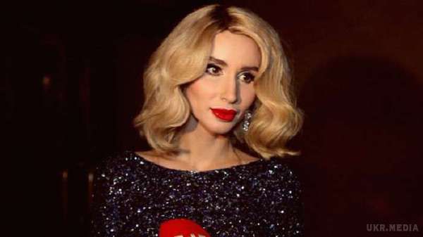 Світлана LOBODA допомагає покинутим жінкам (відео). Після виходу пісні та кліпу Світлани Лободи "Не потрібна", співачку засипали словами подяки жінки, яких кинули чоловіки.