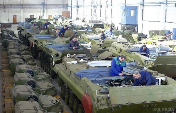 Українська оборонна промисловість швидко нарощує бойову міць України.. Українська оборонка працює у три зміни
