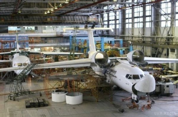 До складу «Укроборонпрому» увійшов авіаконцерн «Антонов». Уряд прийняв постанову про включення держпідприємства «Антонов» до складу державного концерну «Укроборонпром».