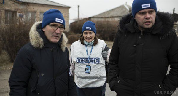 СММ помітив один бронетранспортер ЗСУ та 15 бойових танків ДНР. Минулої доби, 3 квітня, спеціальна моніторингова місія ОБСЄ під час аналізу ситуації довкола Широкіно не зафіксувала жодного факту обстрілів.