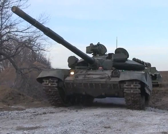 Бійці полку «Азов» показали легендарний танк «Каа» (відео). Бійці добровольчого збройного формування «Азов» показали одну з своїх бойових машин. 
