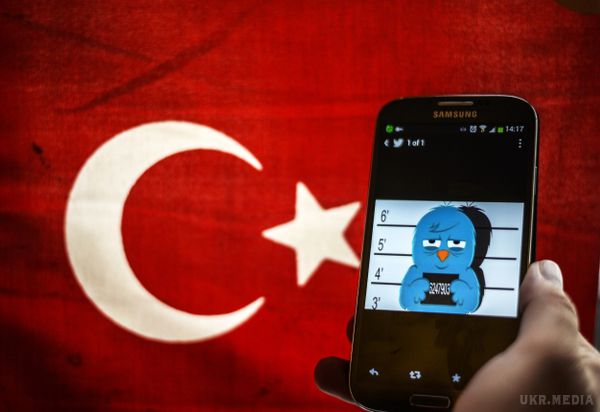 Турецького журналіста засуджено на два роки за "лайк" у Фейсбуці. Турецький журналіст Яшар Елма отримав умовний 23-місячний тюремний термін, поставивши "лайк" до повідомлення в Facebook із критикою президента Реджепа Тайїпа Ердогана.