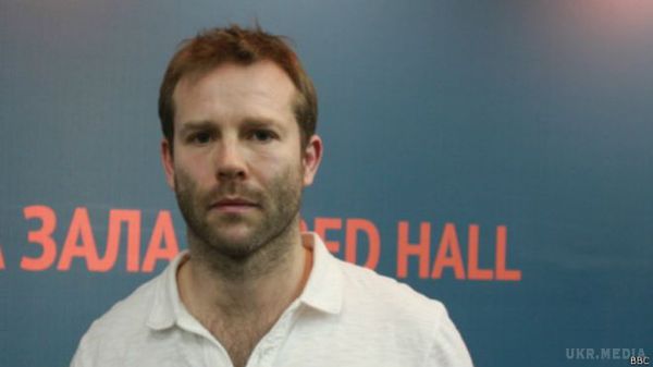 Британський режисер закликав Київ «відпустити Донбас». Україна повинна почути і зрозуміти людей, які борються проти неї в Донбасі зі зброєю в руках.