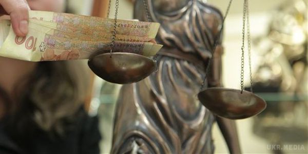  "Я назву... у парламенті. Ви почуєте". Прем'єр назве головних корупціонерів країни . Арсеній Яценюк зазначив, що всі члени Кабміну і його голова особисто, готові дати свідчення по всіх питаннях.