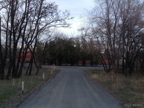 Будинок Єфремова у Луганську стережуть охоронці . Будинок екс-нардепа від «Партії Регіонів» Олександра Єфремова в Луганську не постраждав ні від удару, ні від мародерів. 