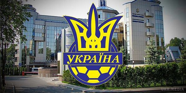 Більшість клубів української Прем'єр-ліги не пройдуть атестацію. За словами гендиректора "Карпат", більшість клубів УПЛ не пройдуть атестацію перед сезоном 2015/2016