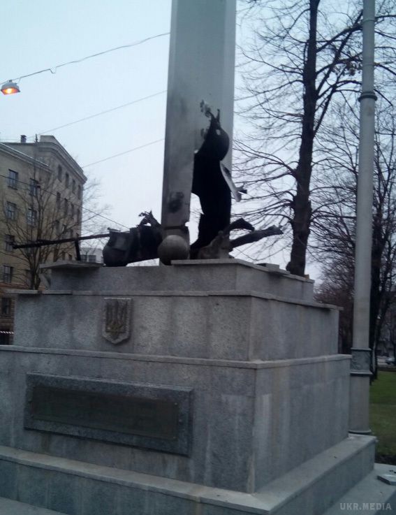 Подробиці вибуху у харківської стели. На місце події працювала слідчо-оперативна група.