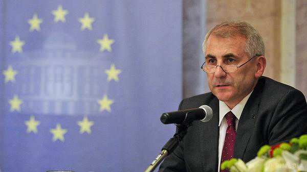  Ми не підемо воювати і вмирати за Україну -посол Євросоюзу в Росії Вігаудас Ушацкас . Посол Євросоюзу в Росії Вігаудас Ушацкас каже, що постачання зброї Україні були б ризикованим кроком, якщо мати на увазі можливу відповідь з боку Росії.