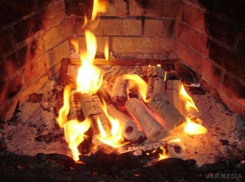 Українці повертаються до опалення дровами через зростання тарифів. На тлі багаторазового підвищення тарифів на послуги ЖКГ, українці масово відмовляються опалювати будинки газом. 