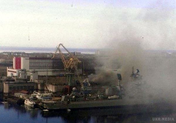У Росії  горить флагман російського підводного флоту – близнюк «Курська» . Незвичайний пожежу довелося сьогодні, 7 квітня, рятувальникам гасити російського Сєвєродвінська. 