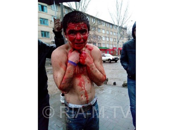 В Мелітополі через стрілянину  постраждали переселенці. За даними очевидців, конфлікт спровокували антиукраїнські висловлювання переселенців.