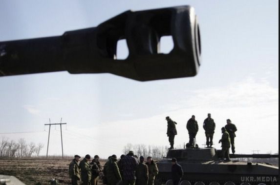 Терористи обстріляли військових АТО забороненими мінськими угодами зразками озброєння. 8 квітня з 18 години вечора до опівночі у зоні проведення антитерористичної операції терористи здійснили 13 обстрілів позицій українських військ вздовж лінії розмежування.