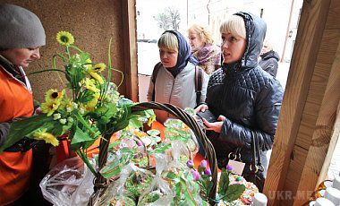 Великодній стіл українців збіднів на 44% - дослідження. Середньостатистична міська сім'я витратить до великоднього столу близько 66 грн на яйця, 249 грн на м'ясо і 191 грн на алкогольні напої