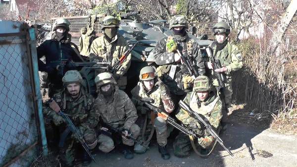 ДУК "Правий сектор" відійшов від лінії зіткнення з бойовиками. Бійці ДУК готуються до переходу в ЗСУ.