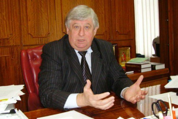  «Команду стріляти по Майдану давав Янукович» - Віктор Шокін. За рік, що минув з часів Революції Гідності, в Україні змінилося вже три Генеральних прокурора. А суспільство досі не отримало офіційні  відповіді на низку важливих питань, які регулярно задає собі кожен з нас