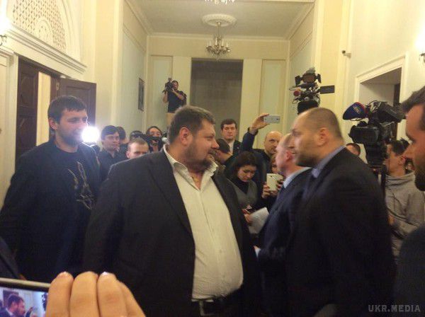  Рада створює групу, яка перевірить звинувачення на адресу Яценюка. Парламент зайнявся прем'єром. 