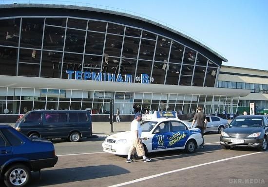 У "Борисполі" затримали вантажників, які крали з багажу. У міжнародному аеропорту "Бориспіль" працівники міліції затримали двох вантажників. Їх звинуватили в розкраданні багажу пасажирів.
