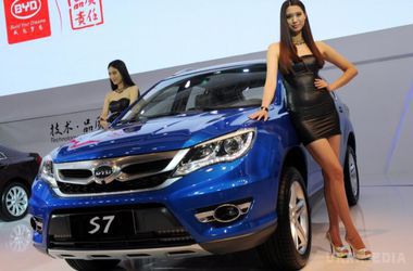Чому на автошоу в Шанхаї приберуть дівчат моделей і не пустять дітей?. Організатори мотивували своє рішення "збільшенням вульгарності"