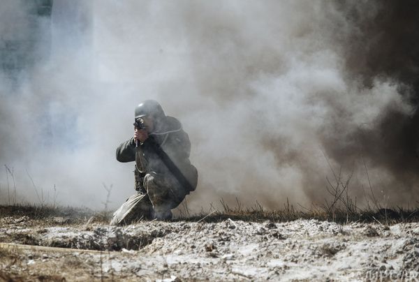 ОБСЄ констатує запеклі бої під Донецьком та Широкіно: понад 1 тис. вибухів. Спостерігачі спеціальної моніторингової місії (СММ) ОБСЄ зафіксували мінометний обстріл з боку «ДНР» по позиціях Збройних сил України в Широкіно (поблизу Маріуполя).