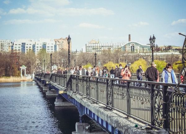 Як відзначали Великдень в Донецьку (фото). Ніколи Донецьк так не святкував Великдень. Такої кількості людей не бачив напевно з часів Чемпіонату Європи з футболу 2012. 