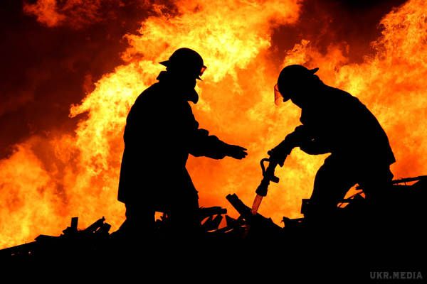 У Чернігівській області через підпал сухої трави згоріли 16 будівель. 32-річний місцевий житель вирішив підпалити суху траву