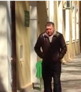 Шокуюча правда: Полоненого волонтера бойовики  катували струмом і ламали йому ребра .   Його катували електрострумом та ламали ребра Чоловік не може прийти до тями після пережитого.