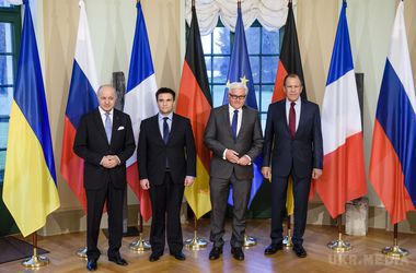 "Нормандська четвірка" закликає сформувати чотири підгрупи по Україні. "Четвірка" закликає сторони конфлікту в Україні терміново призначити своїх представників у робочі підгрупи