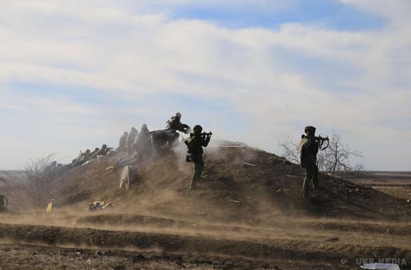 Бойовики до опівночі 23 рази порушили режим тиші - штаб АТО. На Луганщині близько 8 годин вечора в районі Сокольників відбулося бойове зіткнення. 