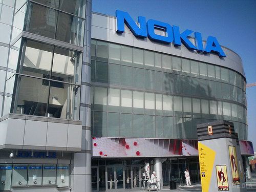 Фінська компанія Nokia купує французського конкурента Alcatel-Lucent. Угода стане найбільшою у секторі з 1999 року
