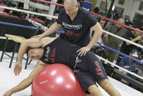 Кличко може заснути на рингу. Володимир Кличко, який продовжує підготовку до чергового бою, рішуче налаштований розібратися зі своїм опонентом Брайанатом Дженнінгсом .