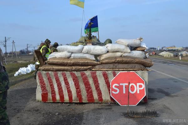 На блокпостах ЗСУ беруть «мзду» за провезення продуктів в Луганськ. На блокпостах, розташованих у напрямку Лисичанська, займаються здирництвом. 