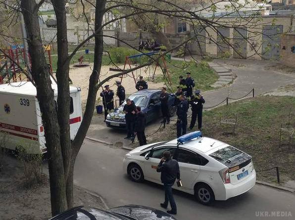 У столиці застрелили відомого журналіста Олеся Бузину. Про це повідомив у Фейсбуці радник голови МВС Антон Геращенко.